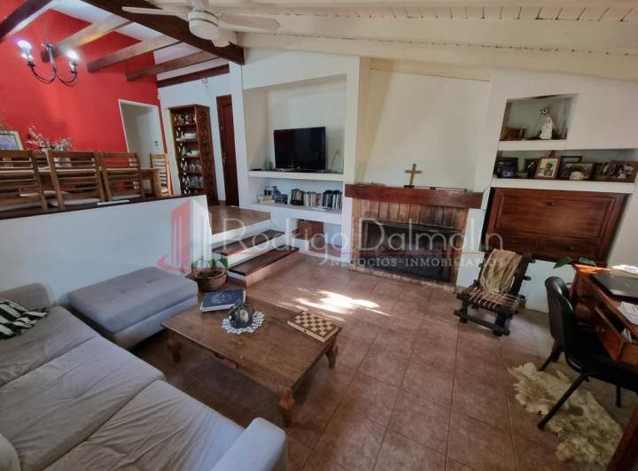 Casa · 104m² · 4 Ambientes · 2 Cocheras