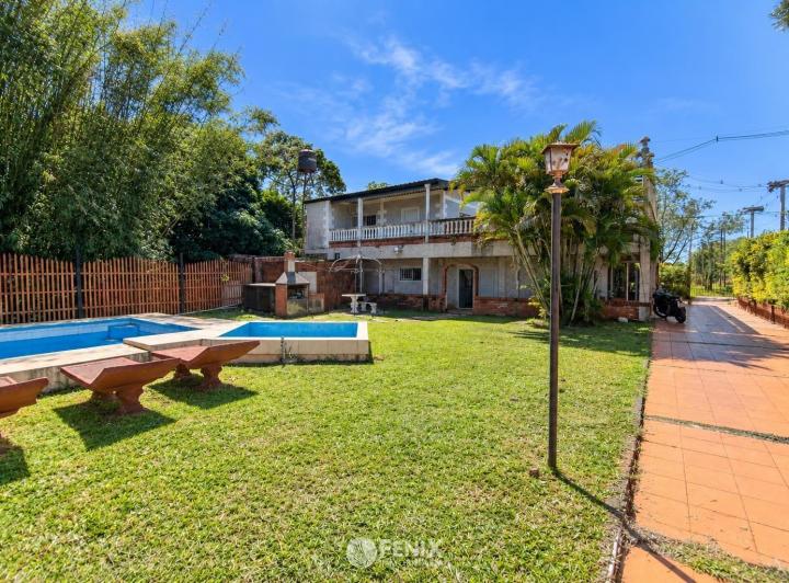 Casa · 1000m² · 6 Ambientes · 1 Cochera