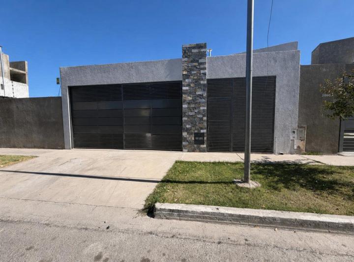 Casa · 200m² · 7 Ambientes · 2 Cocheras