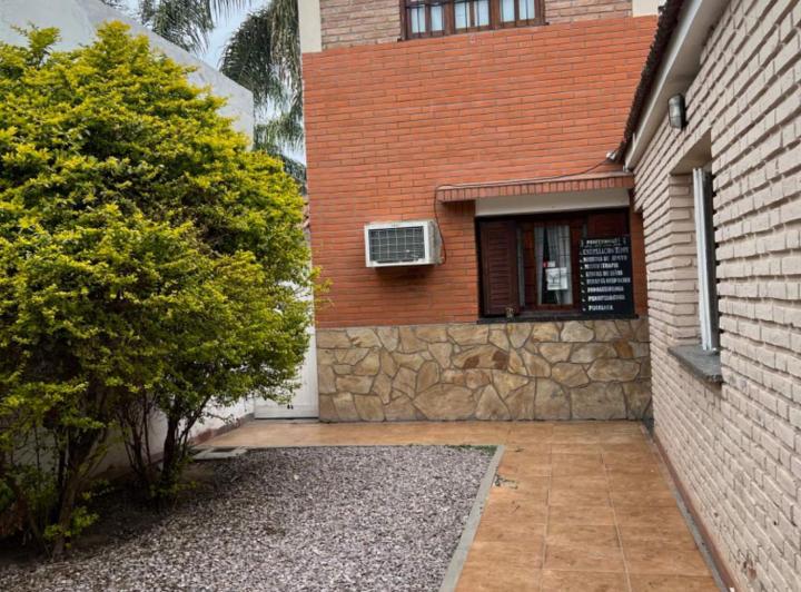 Casa · 180m² · 5 Ambientes · 2 Cocheras