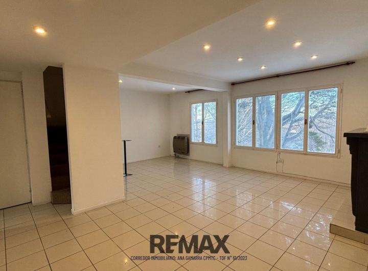 Casa · 250m² · 7 Ambientes · 1 Cochera