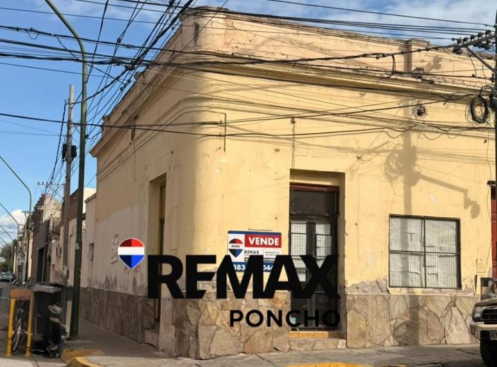 Casa · 226m² · 8 Ambientes · 1 Cochera