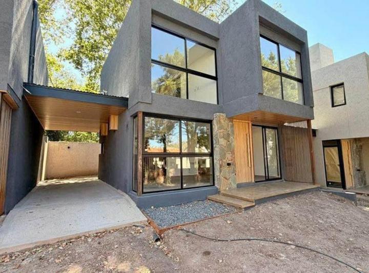 Casa · 110m² · 3 Ambientes · 1 Cochera