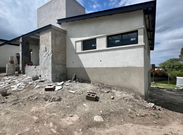 Casa · 320m² · 8 Ambientes · 2 Cocheras