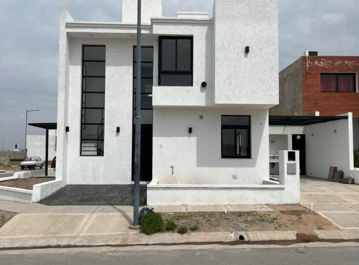 Casa · 95m² · 3 Ambientes · 1 Cochera