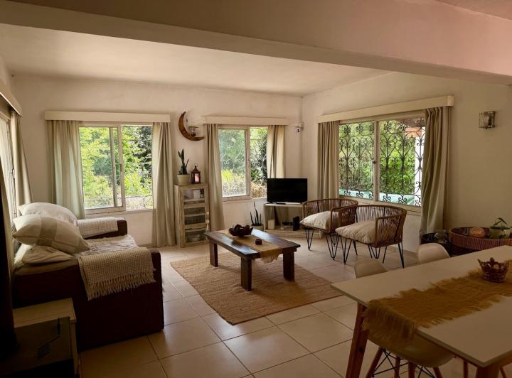 Casa · 670m² · 5 Dormitorios · 2 Cocheras