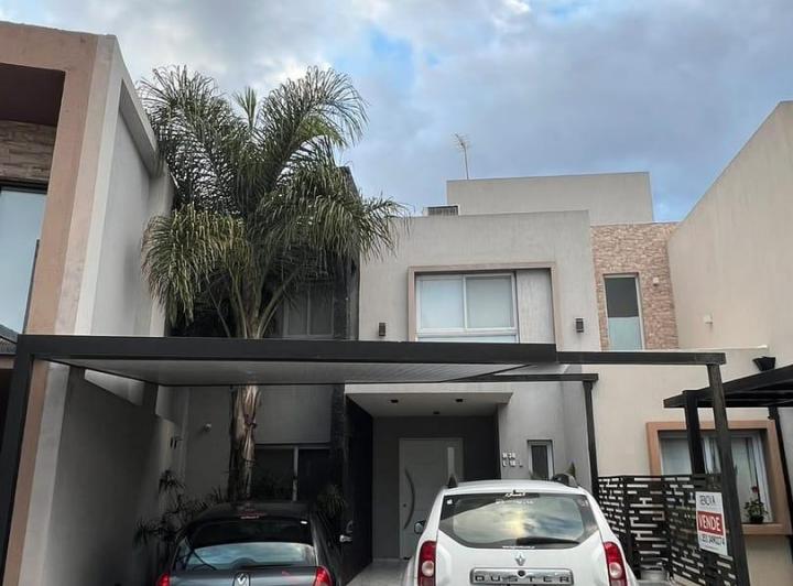 Casa · 240m² · 3 Ambientes · 2 Cocheras