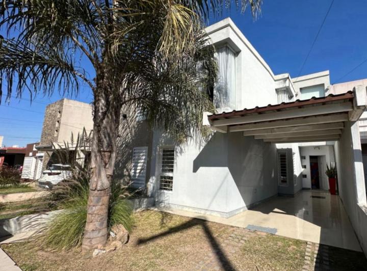 Casa · 120m² · 4 Dormitorios · 1 Cochera