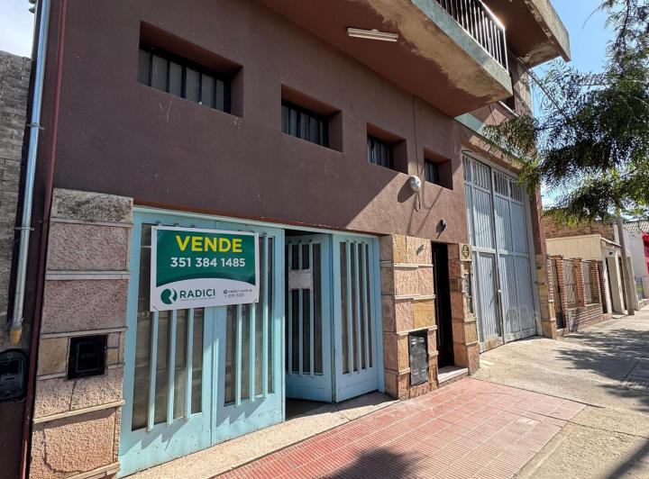 Casa · 200m² · 6 Ambientes · 5 Cocheras