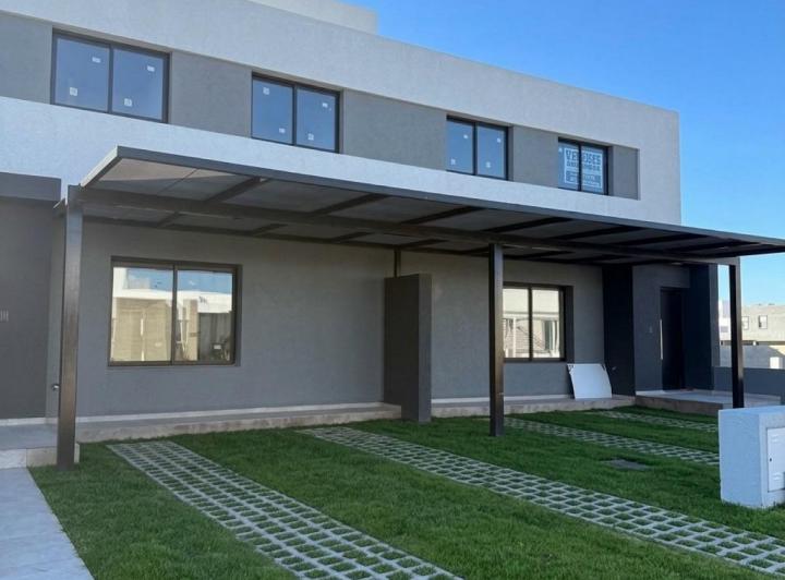 Casa · 125m² · 4 Ambientes · 2 Cocheras