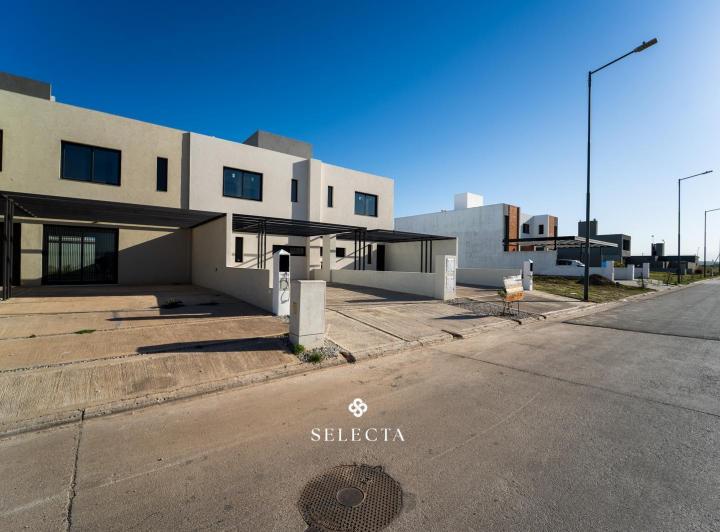 Casa · 125m² · 4 Ambientes · 2 Cocheras