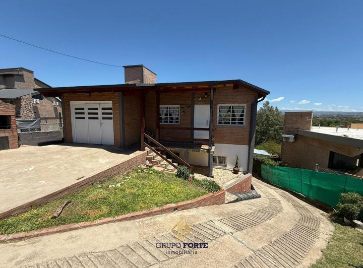 Casa · 193m² · 5 Ambientes · 2 Cocheras