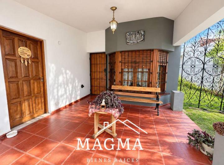 Casa · 190m² · 8 Ambientes · 2 Cocheras
