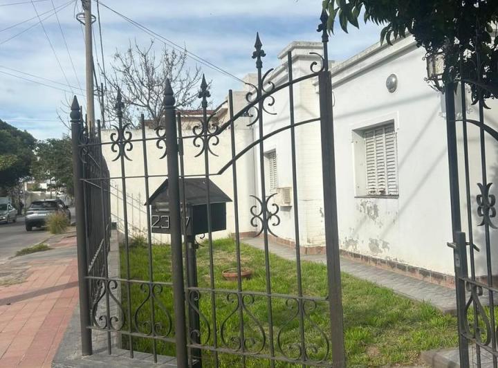 Casa · 210m² · 3 Ambientes · 2 Cocheras