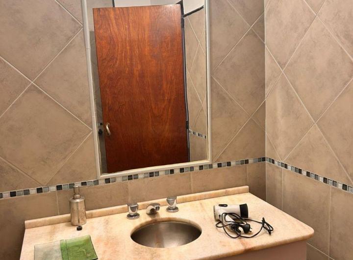 Casa · 180m² · 6 Ambientes · 1 Cochera