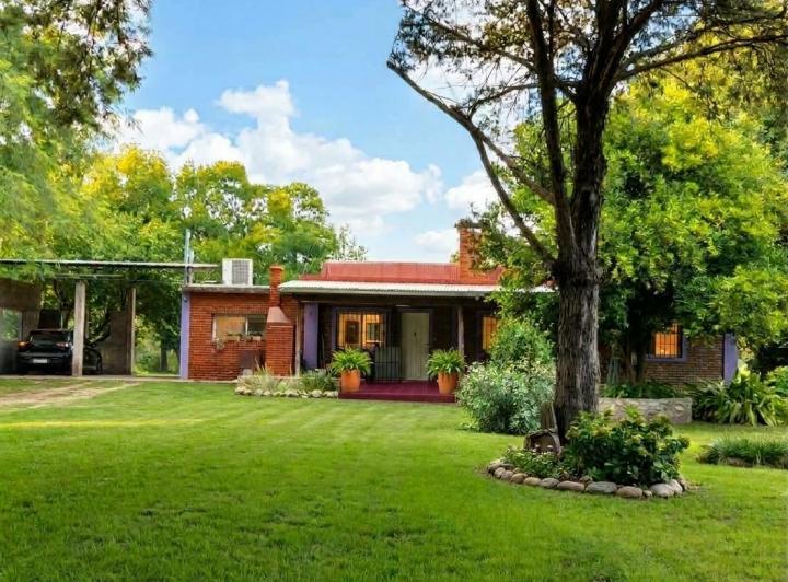 Casa · 220m² · 5 Ambientes · 2 Cocheras