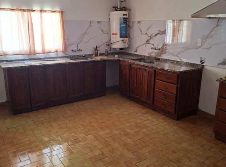 Casa · 180m² · 4 Ambientes · 1 Cochera