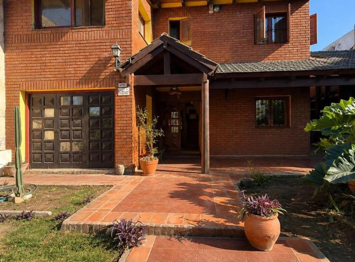 Casa · 150m² · 4 Ambientes · 1 Cochera