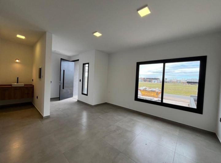 Casa · 190m² · 4 Ambientes · 2 Cocheras