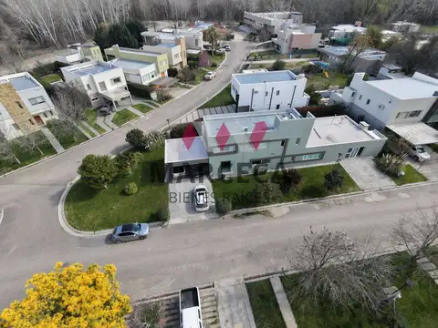Alquiler casa gerencial amoblado en barrio elementos plottier