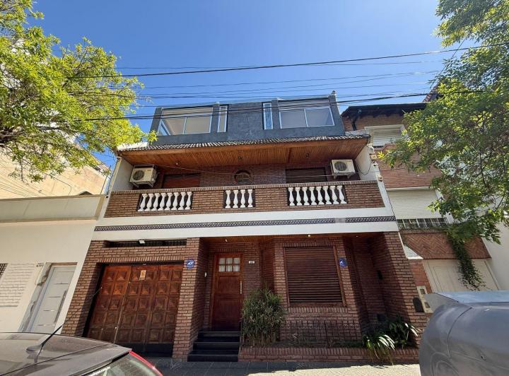 Casa · 270m² · 5 Ambientes · 1 Cochera