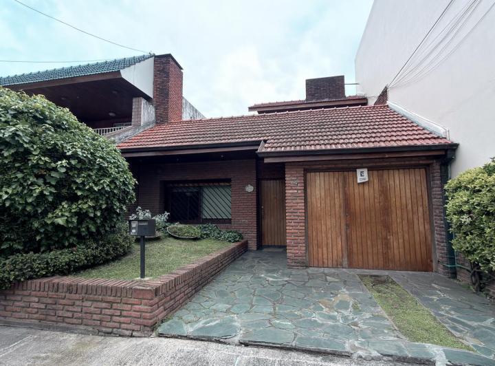 Casa · 239m² · 4 Ambientes · 1 Cochera