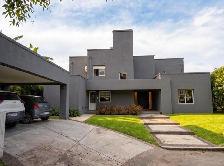 Casa · 834m² · 7 Ambientes