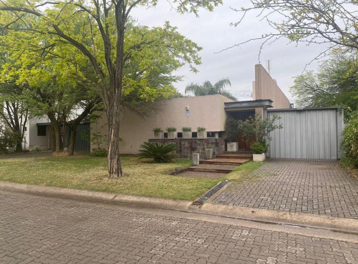 Casa · 480m² · 3 Ambientes