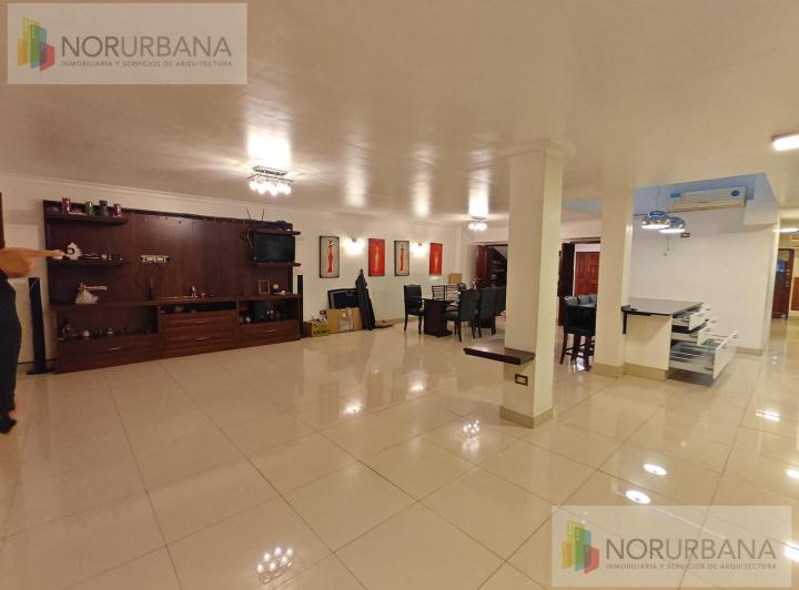 Casa · 260m² · 6 Ambientes · 4 Cocheras