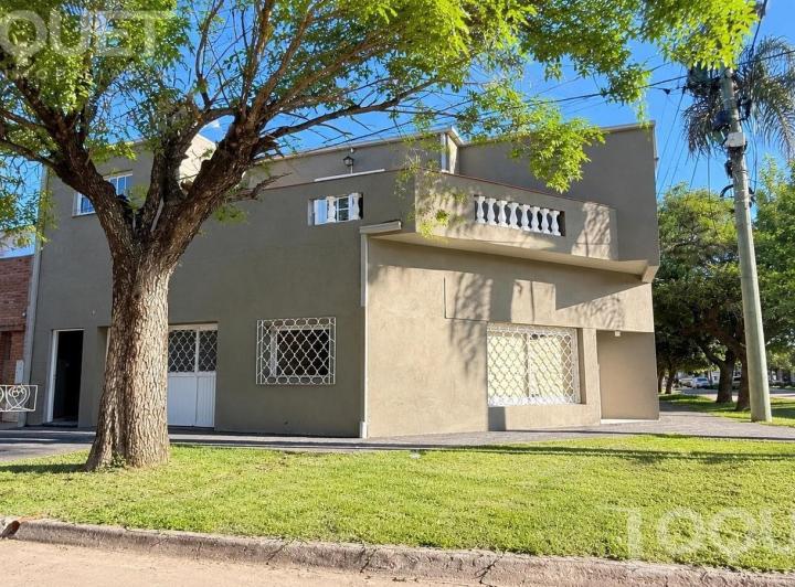 Casa · 82m² · 3 Ambientes · 1 Cochera