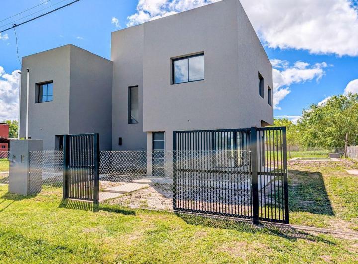 Casa · 108m² · 4 Ambientes · 1 Cochera