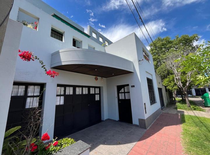 Casa · 190m² · 4 Ambientes · 1 Cochera