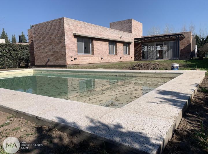 Casa · 162m² · 5 Ambientes · 2 Cocheras