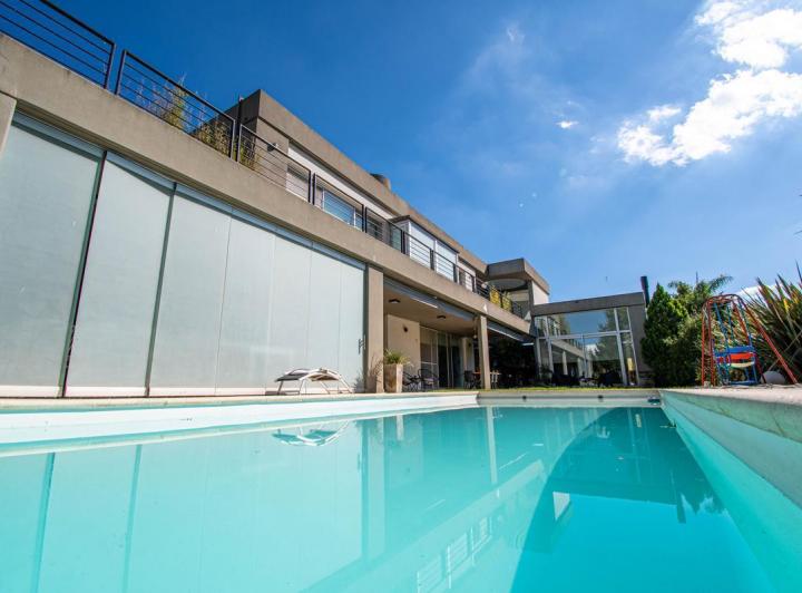 Casa · 257m² · 5 Ambientes · 2 Cocheras