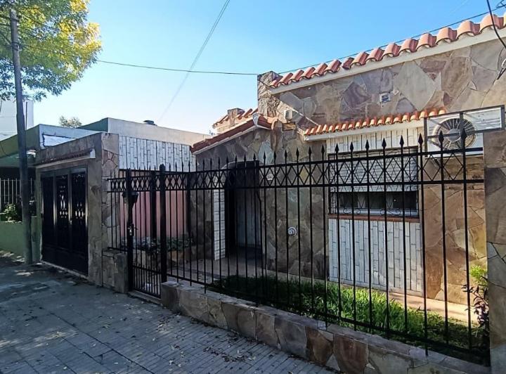 Casa · 160m² · 4 Ambientes · 1 Cochera