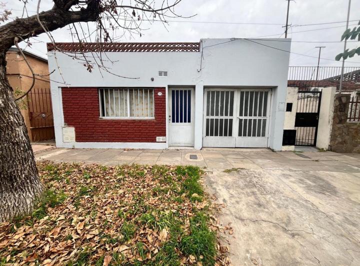 Casa · 77m² · 4 Ambientes · 1 Cochera