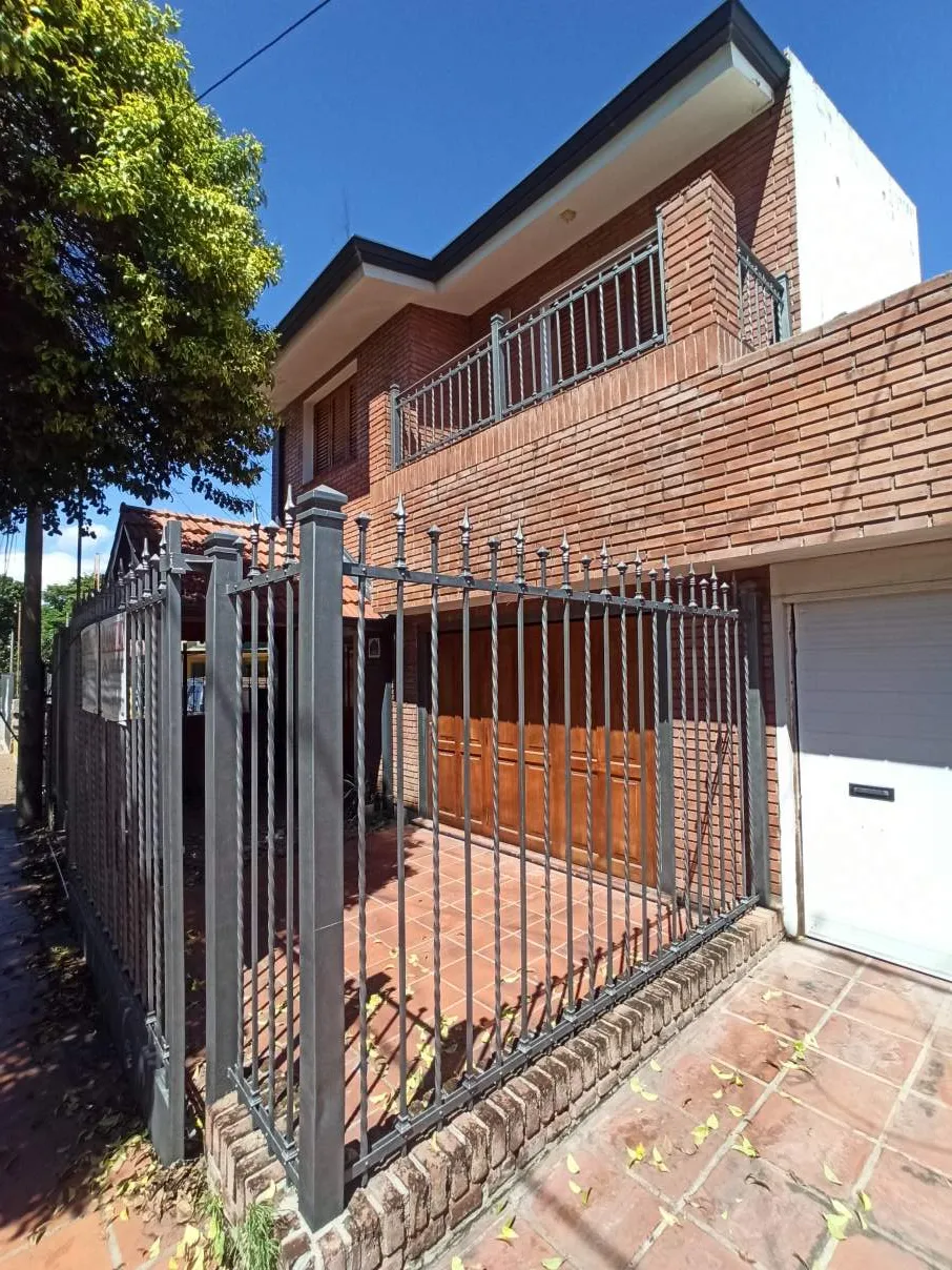ALQUILER - PARQUE CAPITAL - 3 DORM. 2 BAÑOS - ESCRITORIO - LIVING-COM. GARAGE -...
