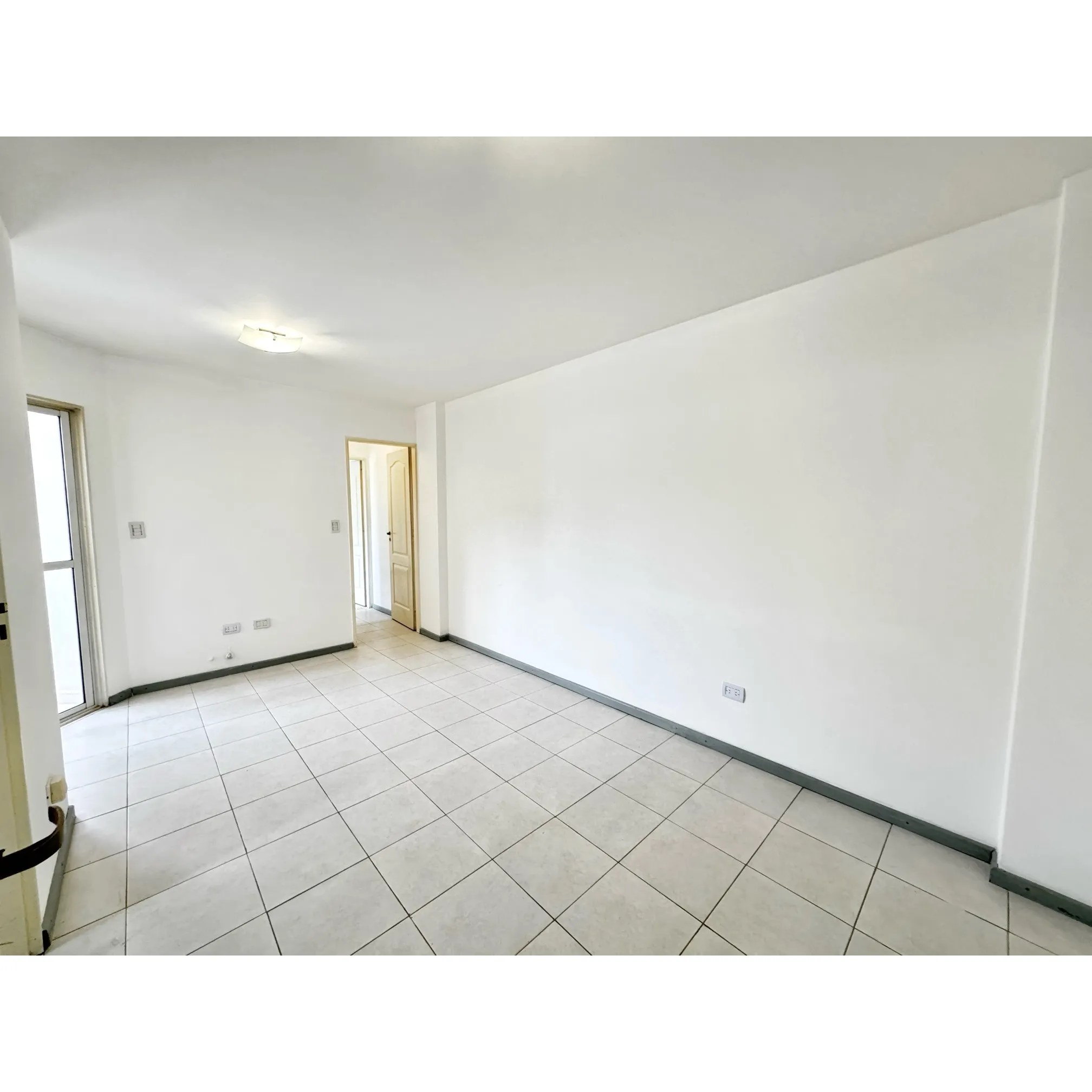 EN ALQUILER! Centro – 1 Dorm c/ Balcón