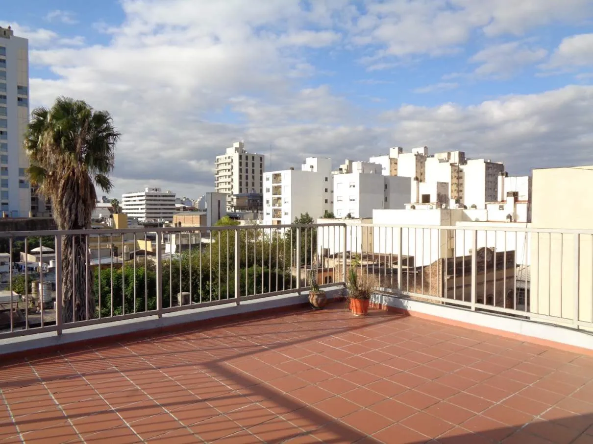 Barrio Alberdi - Depto. Externo de 1 Dormitorio, Amplio con Aire Acondic. y Terr...