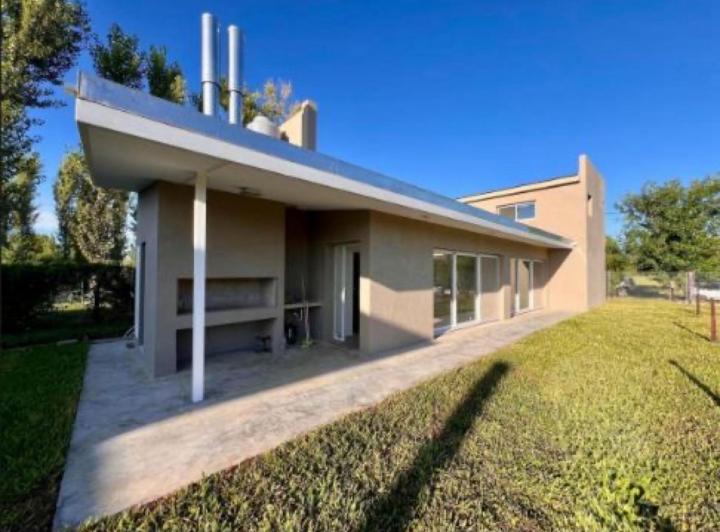 Casa · 128m² · 5 Ambientes · 2 Cocheras