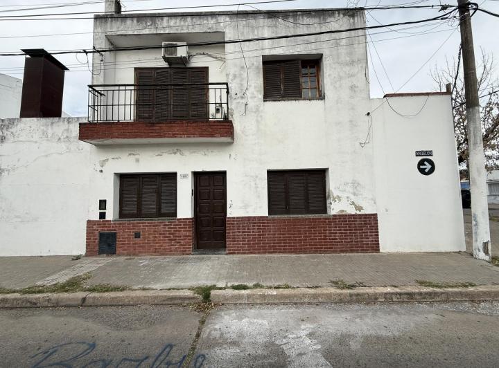 Casa · 213m² · 7 Ambientes · 3 Cocheras