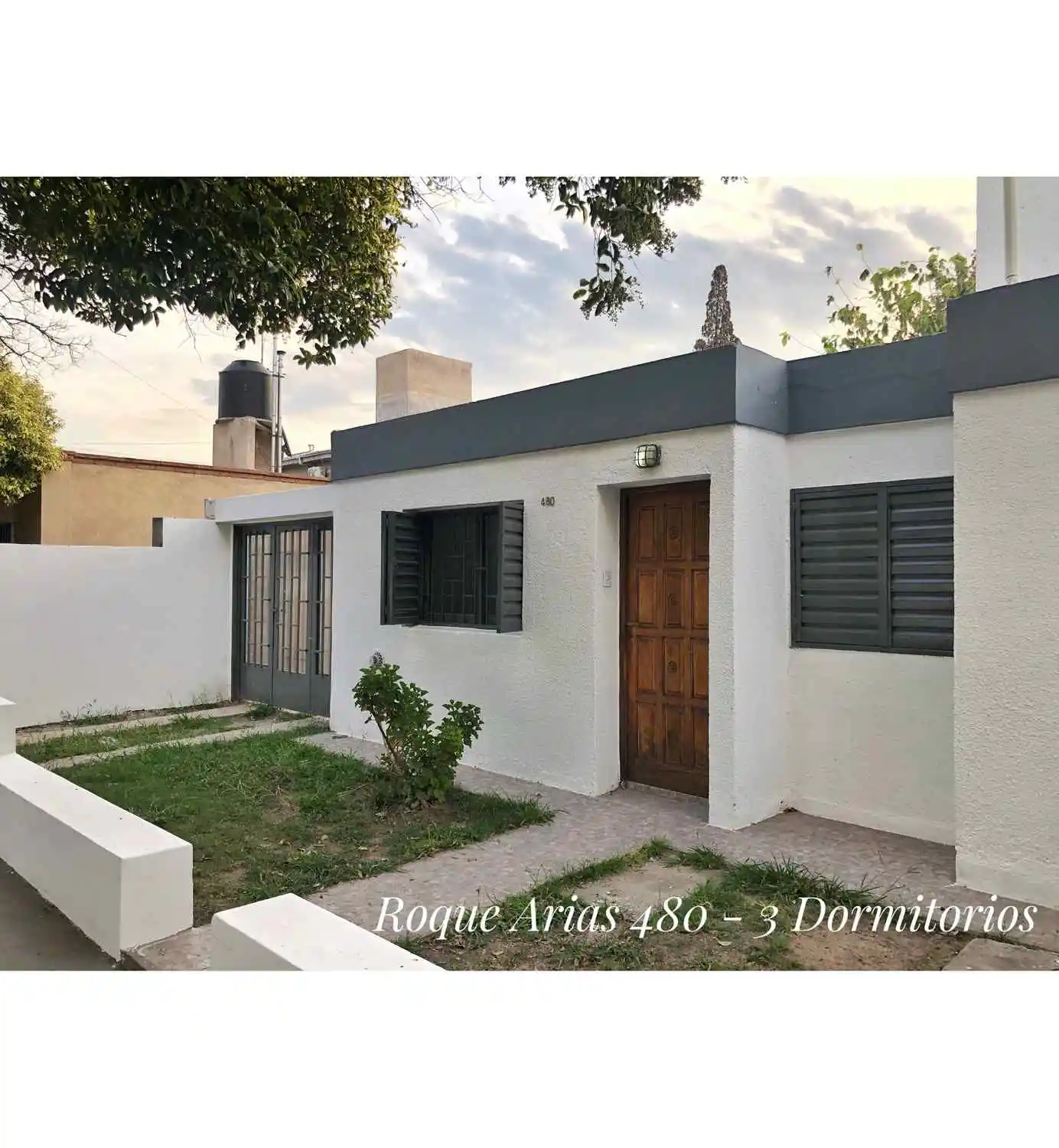EN VENTA - Casa 3 Dorm - Amplio Patio, Cochera, Cocina separada - B° Las Dalias