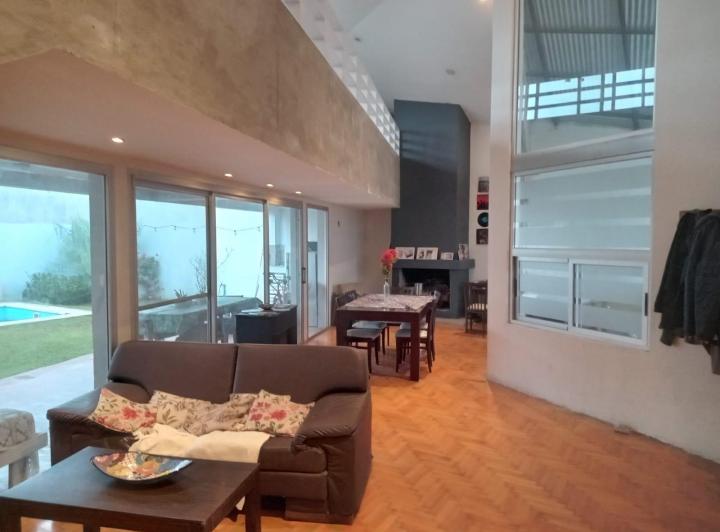 Casa · 170m² · 4 Ambientes · 2 Cocheras
