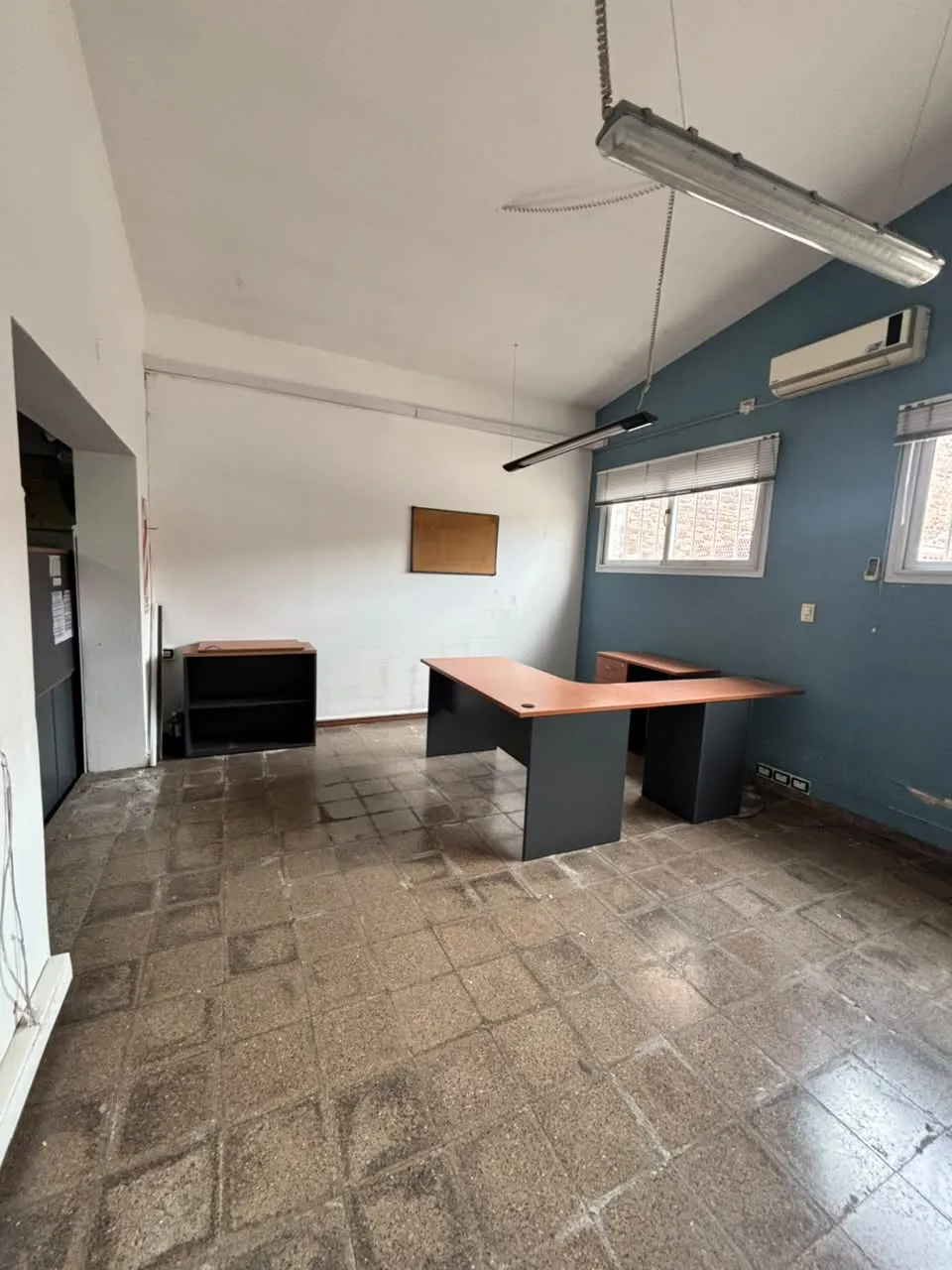 EXCELENTE LOCAL COMERCIAL OFICINAS Y DEPOSITO