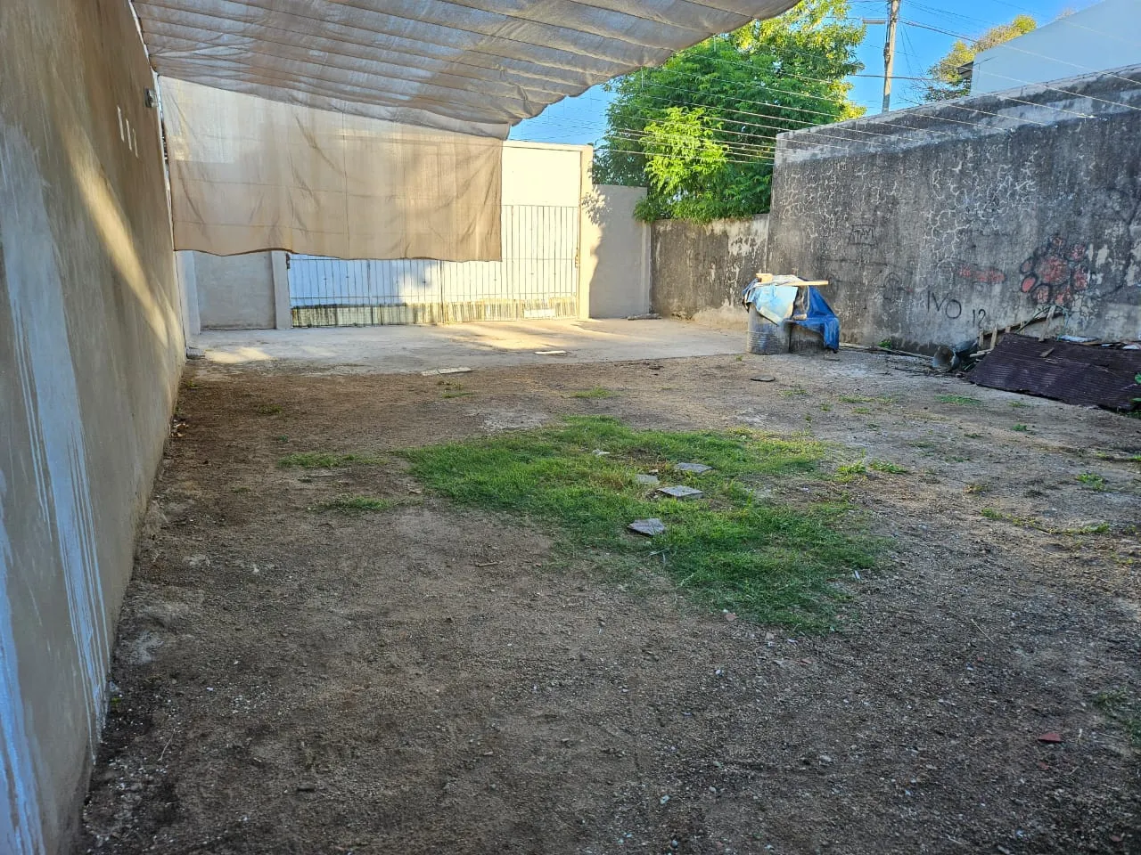 Alquilo cocheras $ 84.000, semicubierta Emilio Achával 1131 B° Observatorio. T.E