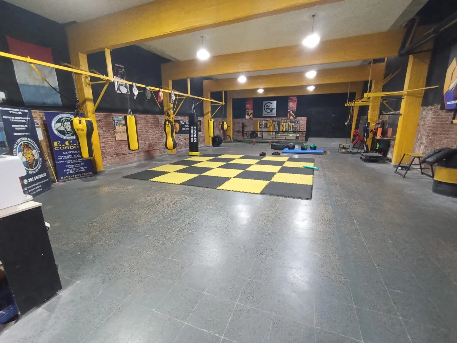 VENDO SALÓN / GALPÓN – AV. JULIO A. ROCA 478