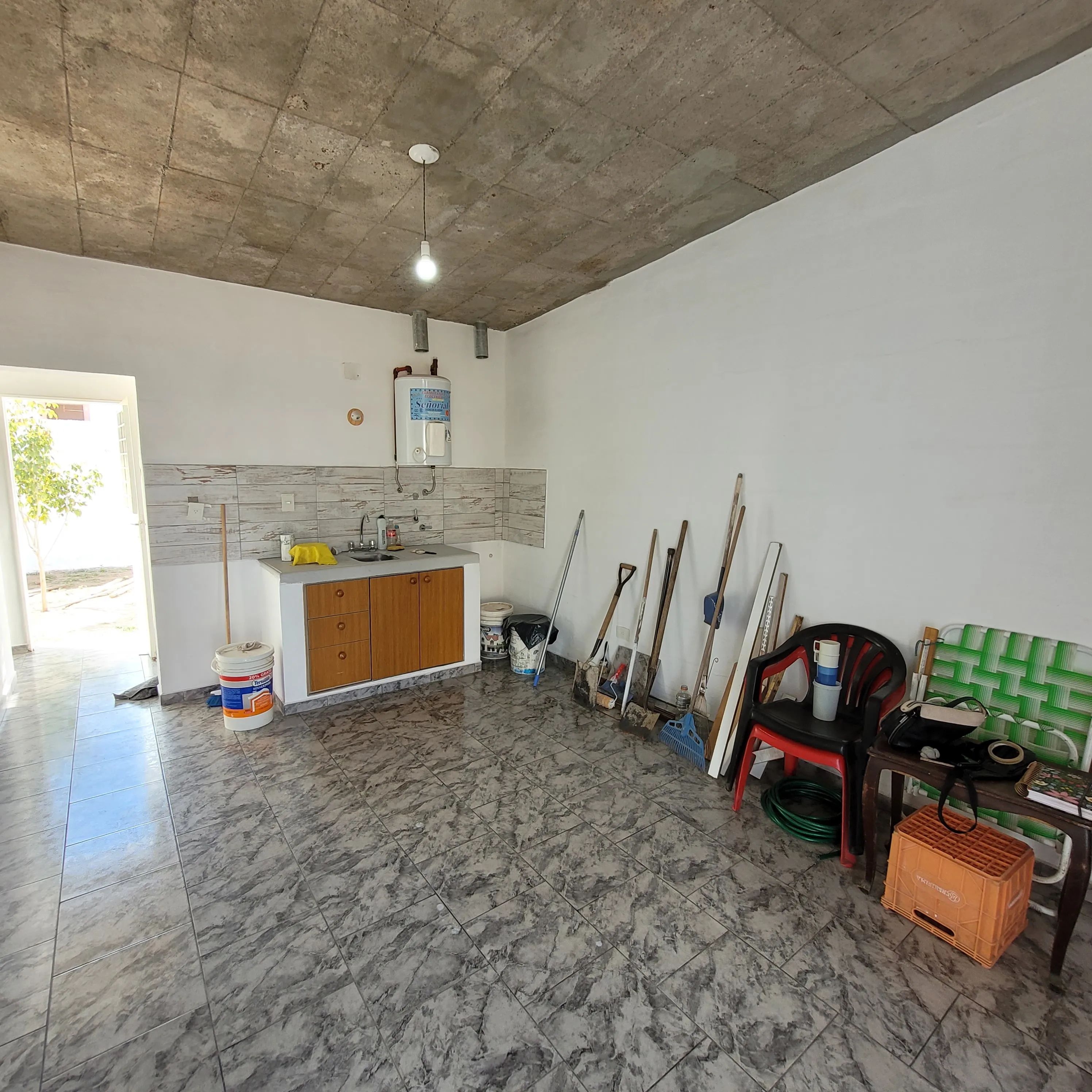 ALQUILER- UNIVERSITARIO DE HORIZONTE- CASA 2 DORM- PATIO