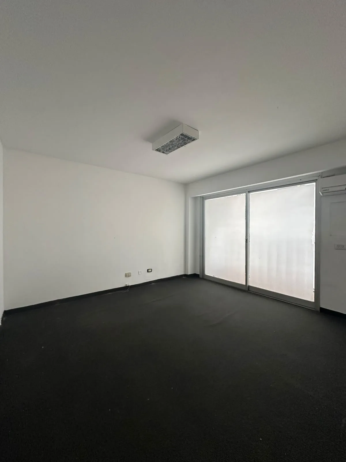 VENDO OFICINA PLENO CENTRO