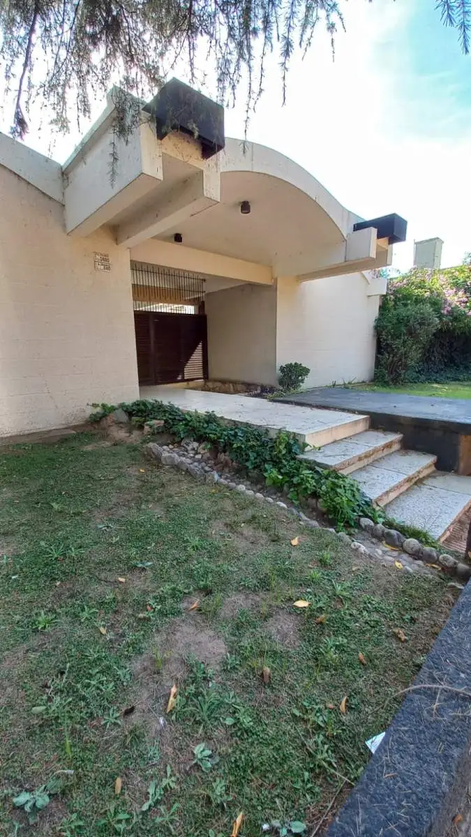 ALQUILER CASA USO COMERCIAL BARRIO ROGELIO MARTINEZ