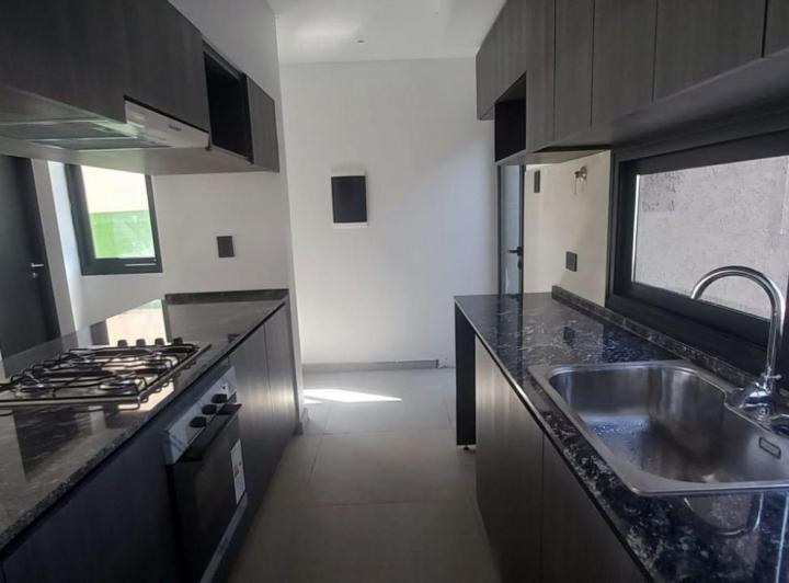 Casa · 100m² · 4 Ambientes · 1 Cochera